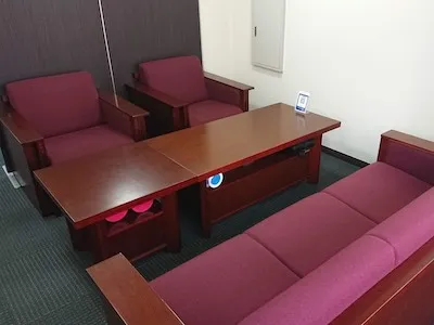 うな探偵社　本社の事務所内観